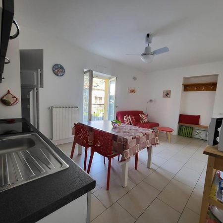 Red Apartment - Residenza Silvana Verbania Eksteriør bilde