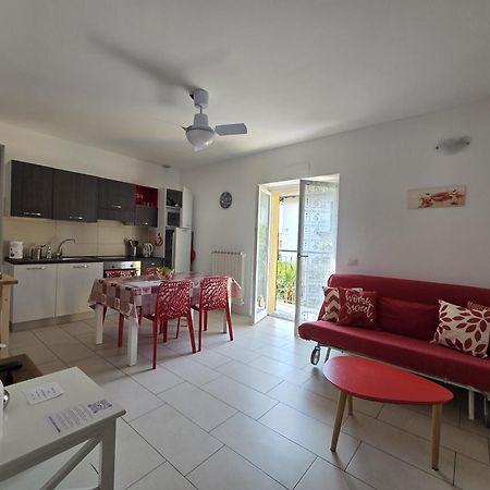 Red Apartment - Residenza Silvana Verbania Eksteriør bilde