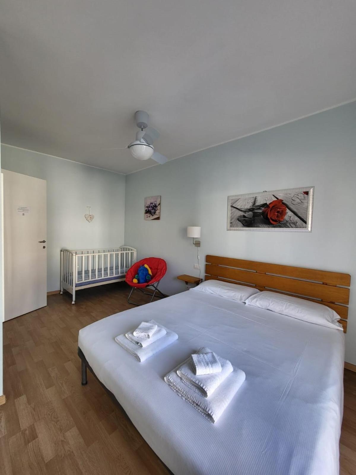 Red Apartment - Residenza Silvana Verbania Eksteriør bilde
