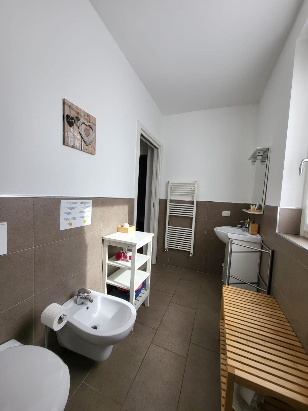 Red Apartment - Residenza Silvana Verbania Eksteriør bilde