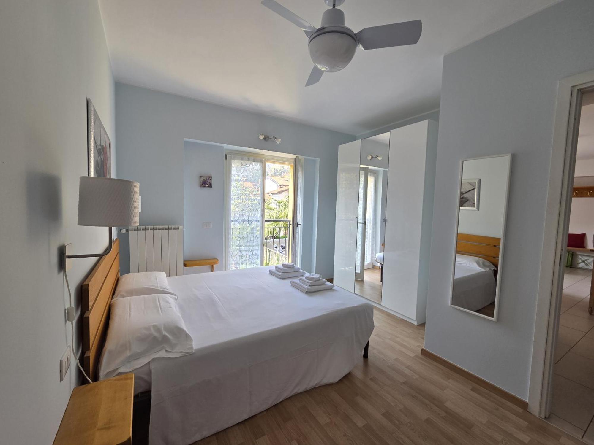 Red Apartment - Residenza Silvana Verbania Eksteriør bilde